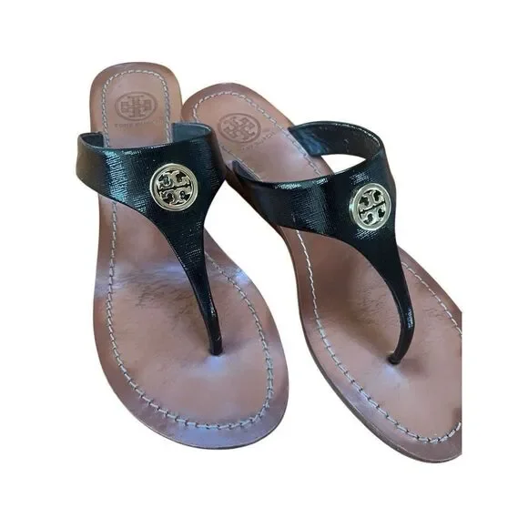 Tory Burch Cameron Sandal 7M Wedge Thong Black Patent Leather Gold Logo - Picture 9 of 9